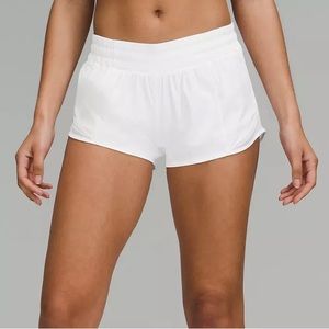 Lululemon hotty hot low-rise lined shorts 2.5” size 4 white